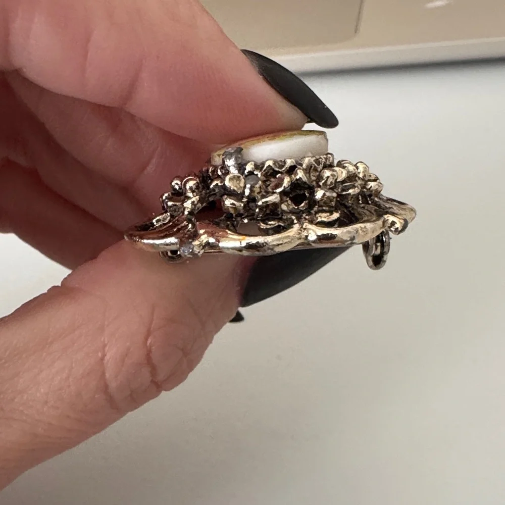 Vintage Silver Brooch with Painted Scene - Picture 4 of 6